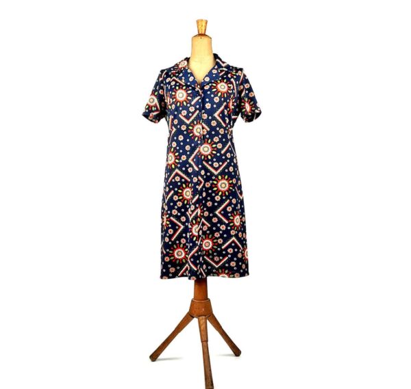 Abito anni 70 a manica corta con fantasia su sfondo blu