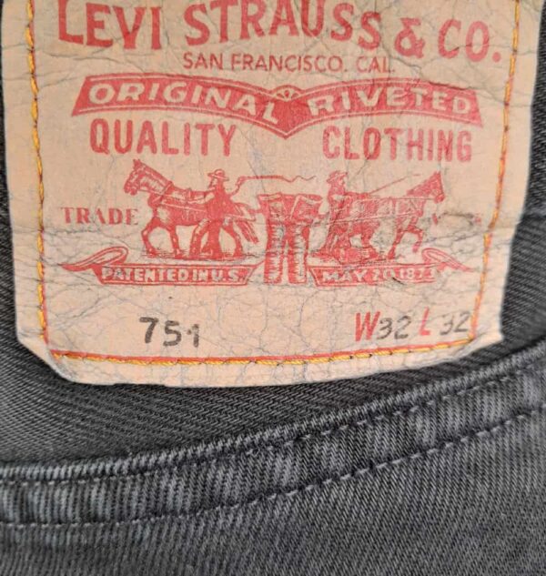 Bermuda Jeans Levi’s 751. Usato